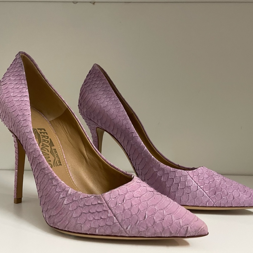 Salvatore Ferragamo Susi 100 Lilac Heels